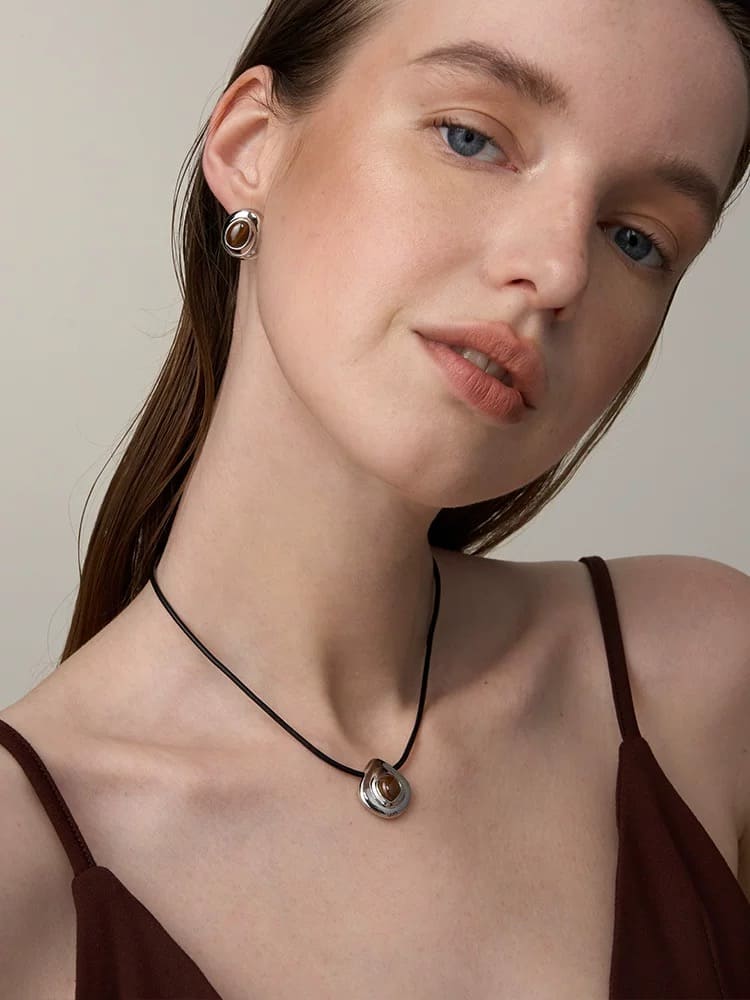 grounding-necklace