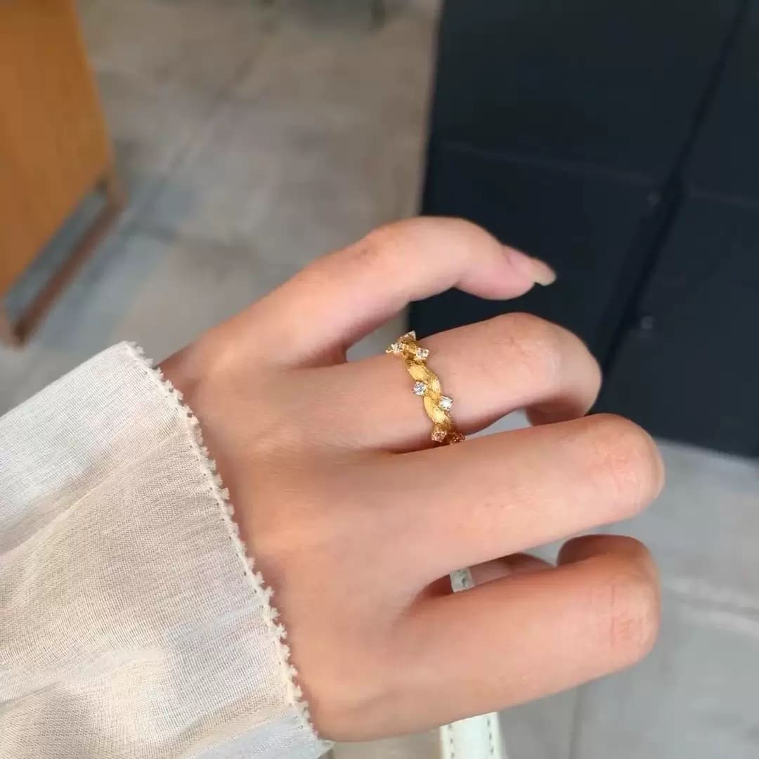 Handcrafted Rigato vine ring in 925 sterling silver, textured brushed surface with botanical feel