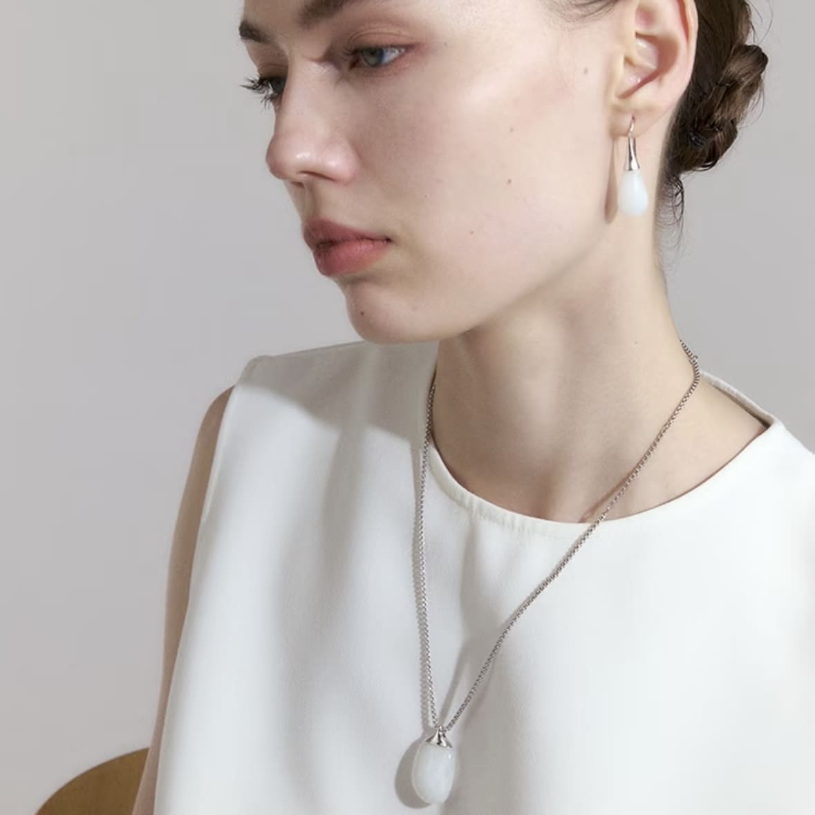 Niva Resin Pendant Necklace
