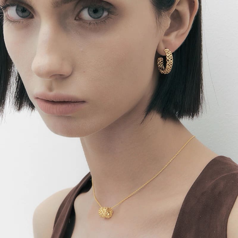 gold-earrings