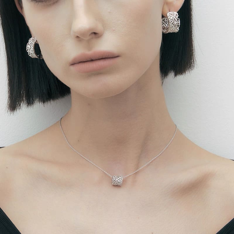 silver-necklace
